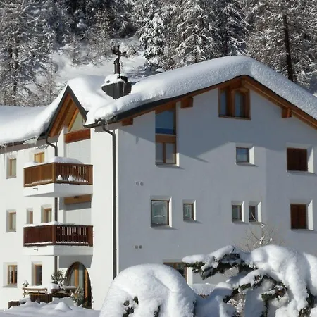 Apartment Sur Crasta